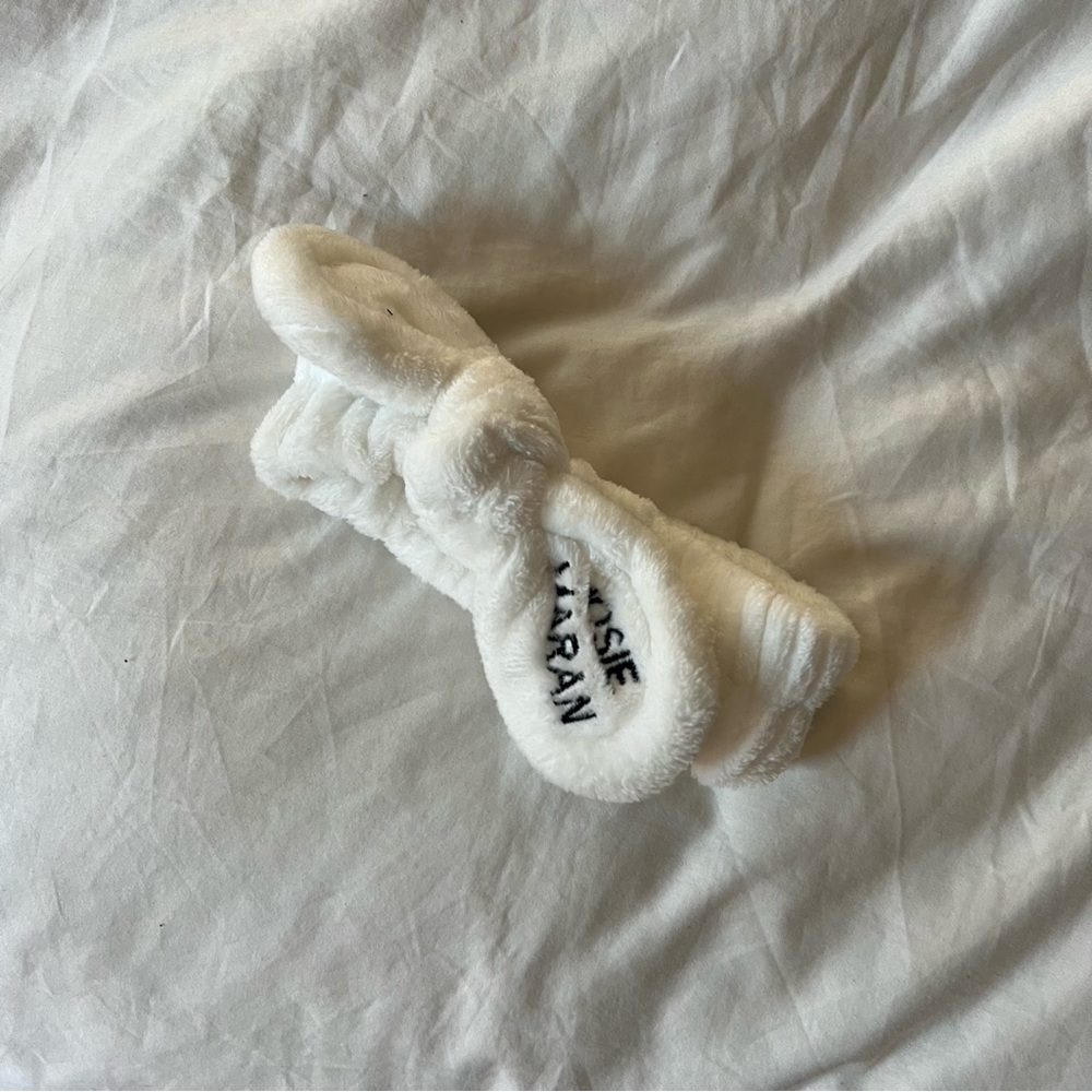 Josie Maran White Fluffy Cute Skincare Headband